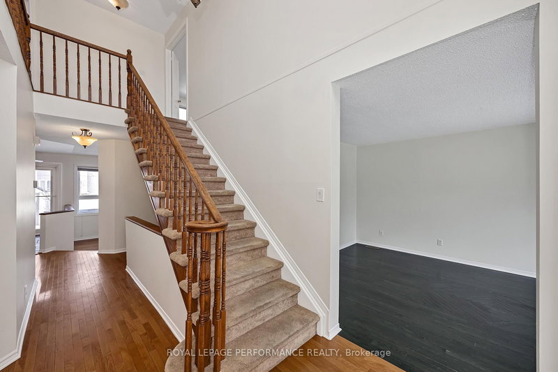 2023 Rolling Brook Dr, Ottawa, K1W 1C9 | Image 3