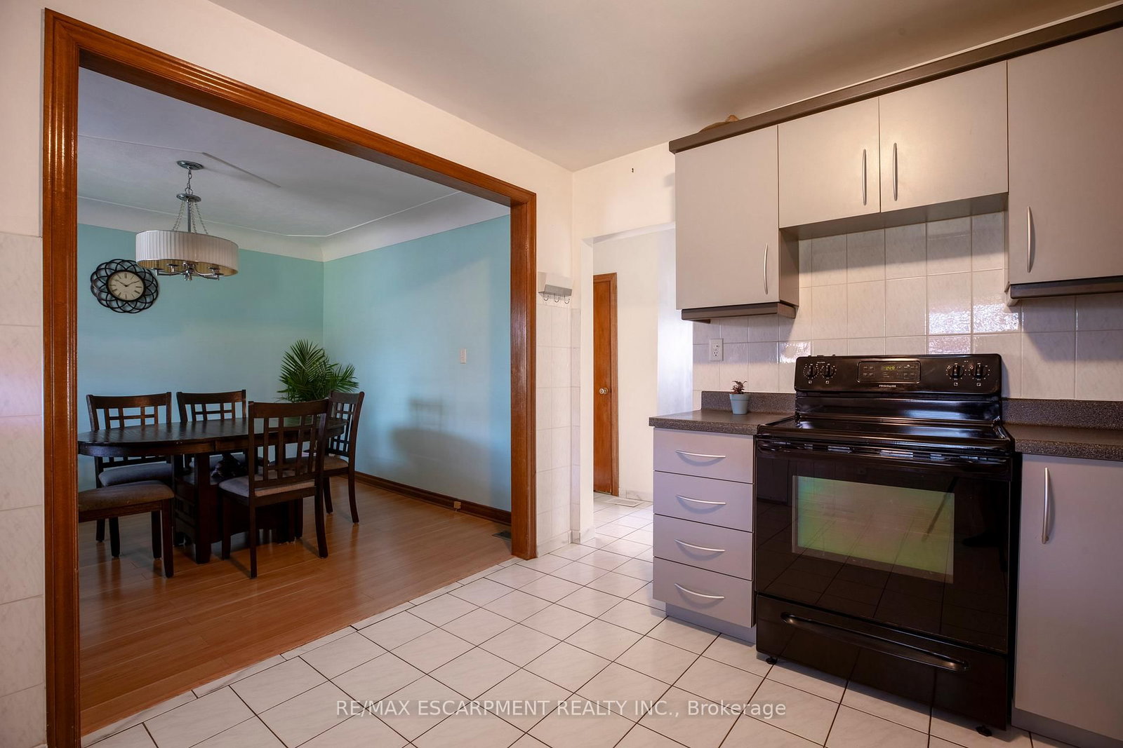 Detached House for sale at 118 JULIAN Avenue, Hamilton, Ontario, L8H 5R7 - Normanhurst - MLS: X12936066