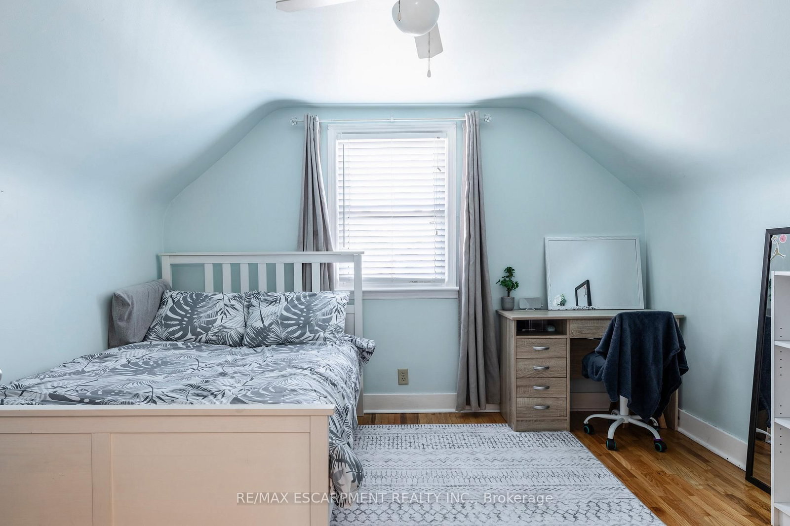 Detached House for sale at 118 JULIAN Avenue, Hamilton, Ontario, L8H 5R7 - Normanhurst - MLS: X12936066