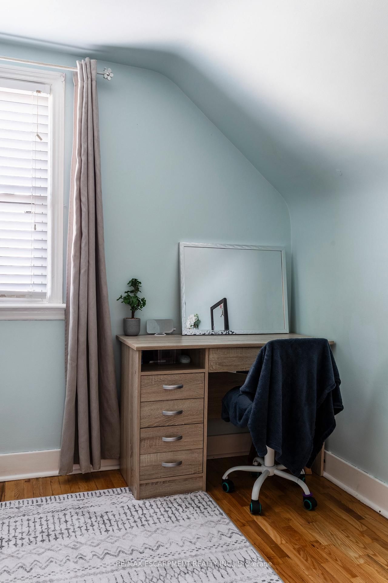 Detached House for sale at 118 JULIAN Avenue, Hamilton, Ontario, L8H 5R7 - Normanhurst - MLS: X12936066