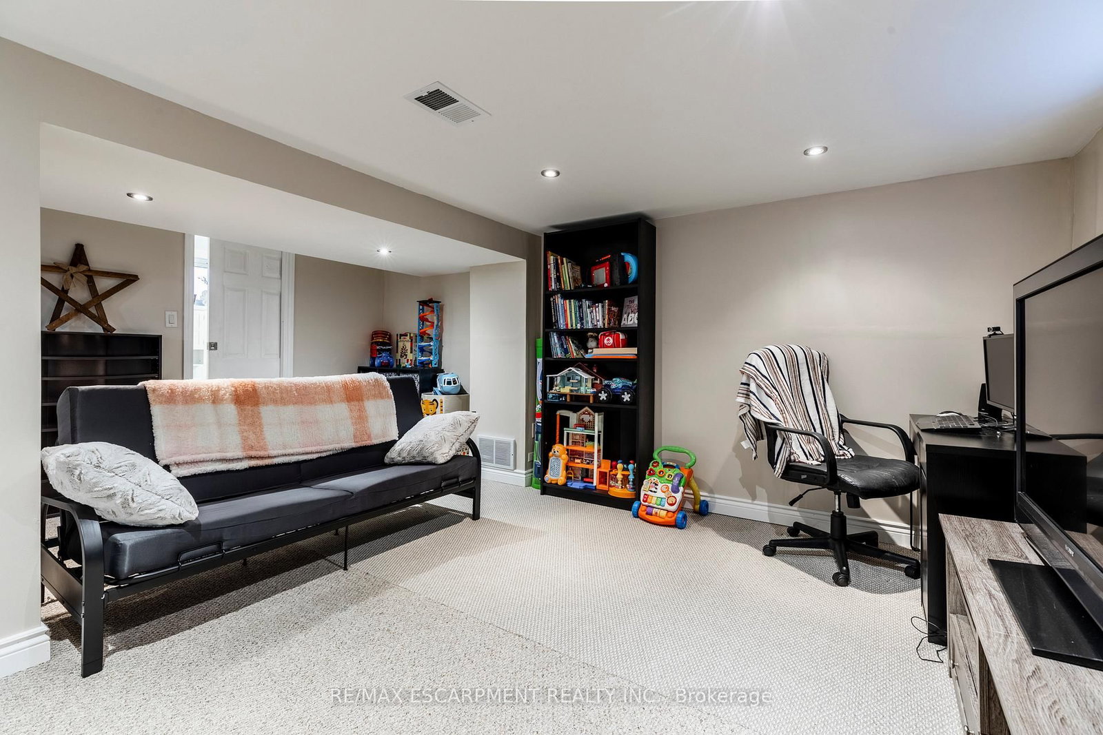 Detached House for sale at 118 JULIAN Avenue, Hamilton, Ontario, L8H 5R7 - Normanhurst - MLS: X12936066