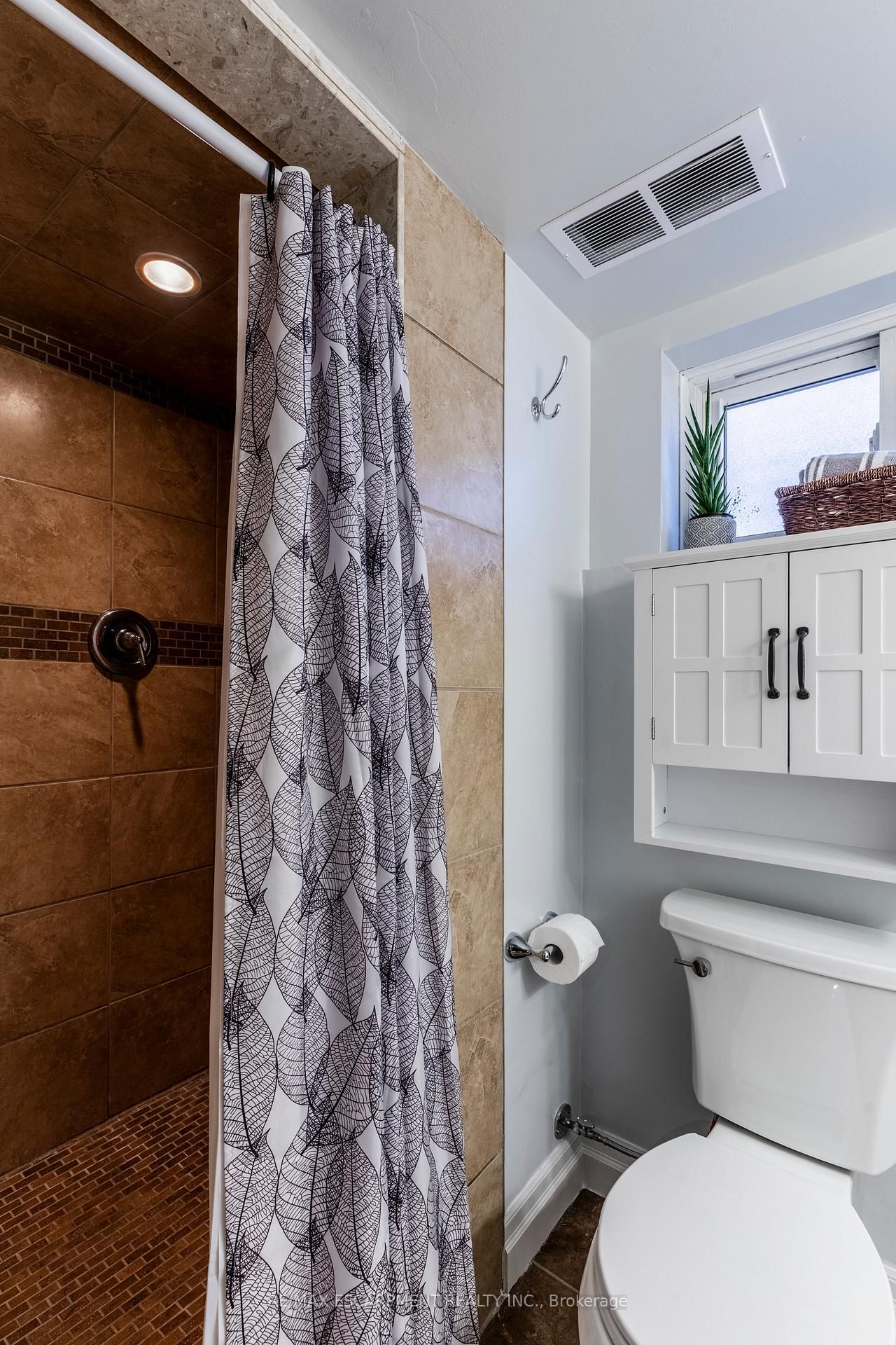 Detached House for sale at 118 JULIAN Avenue, Hamilton, Ontario, L8H 5R7 - Normanhurst - MLS: X12936066