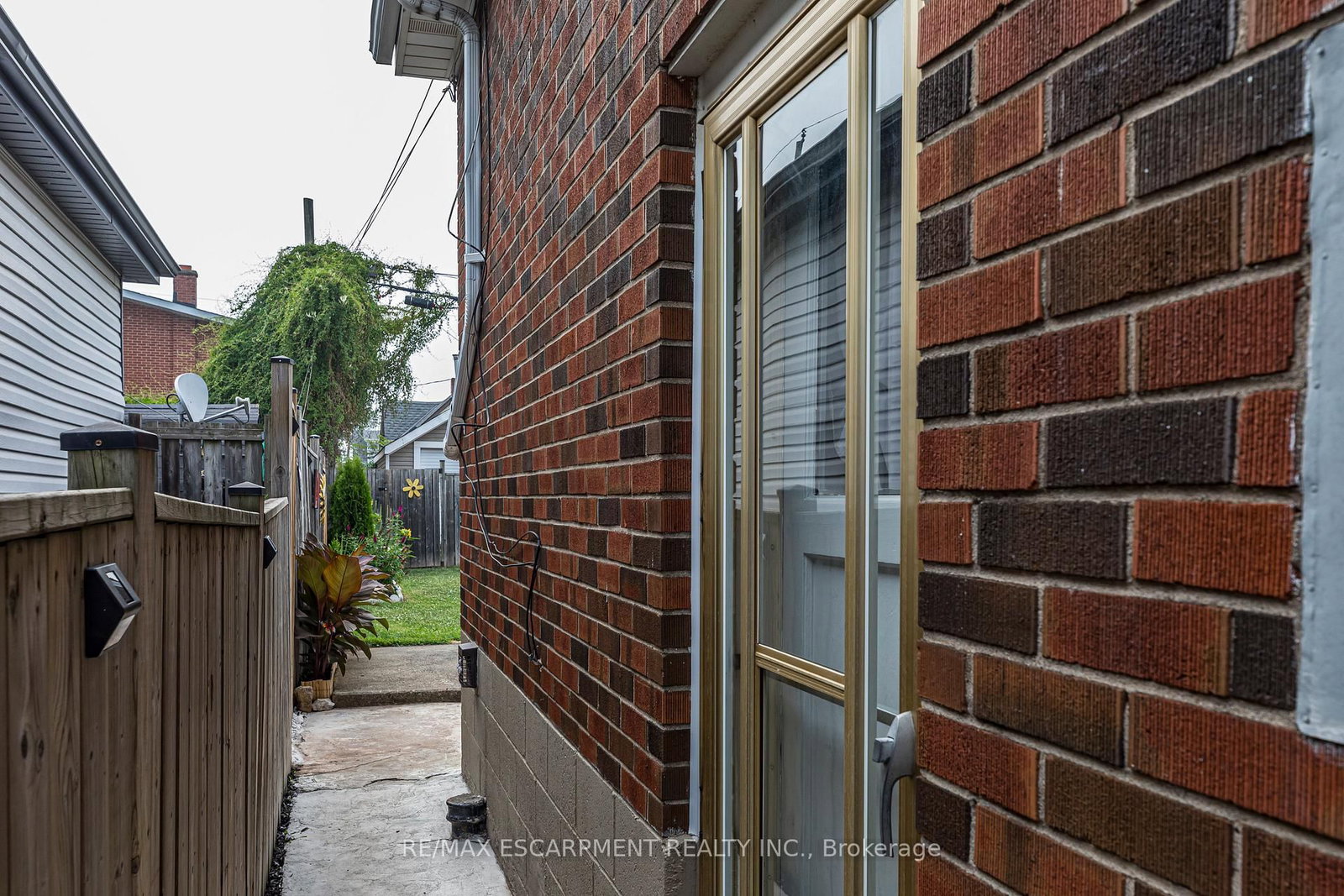 Detached House for sale at 118 JULIAN Avenue, Hamilton, Ontario, L8H 5R7 - Normanhurst - MLS: X12936066