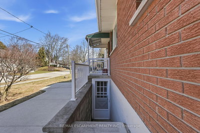 54 Nelson Street, Hamilton, Ontario image-0-3