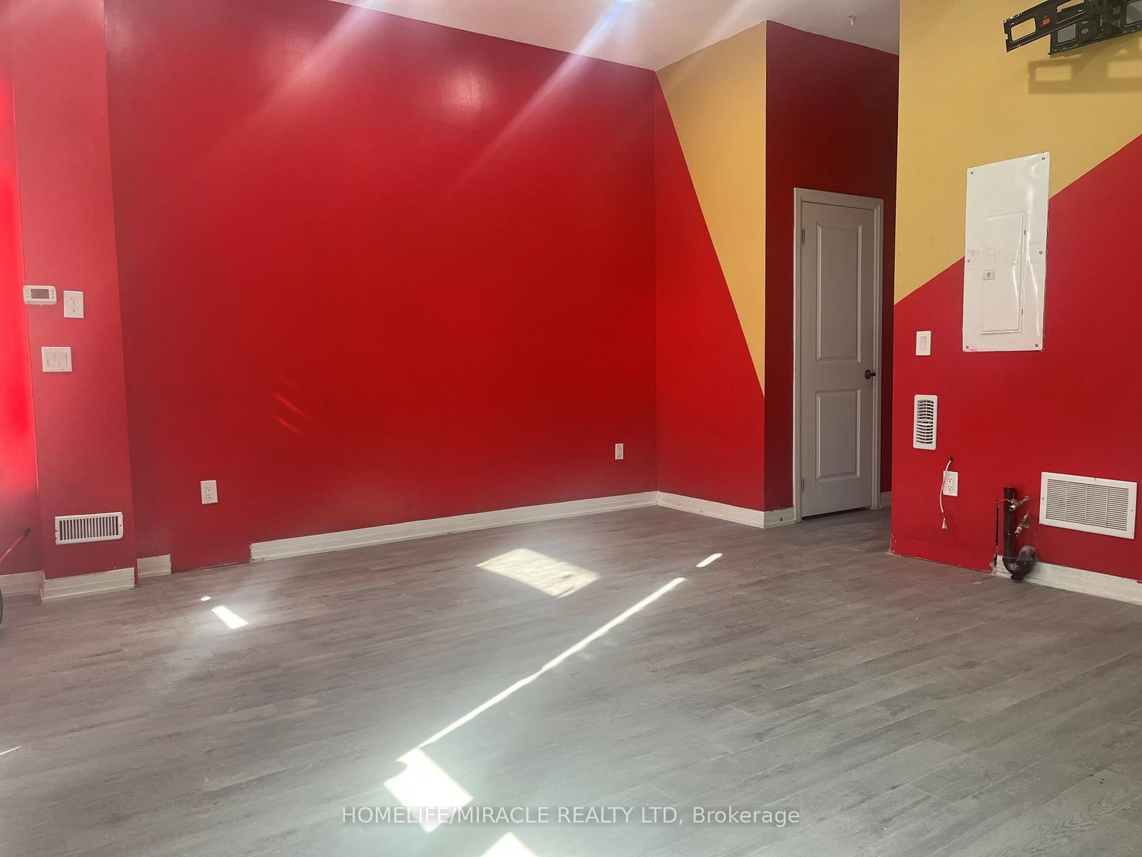 585 Colborne Street E, Unit 109 - Photo 2