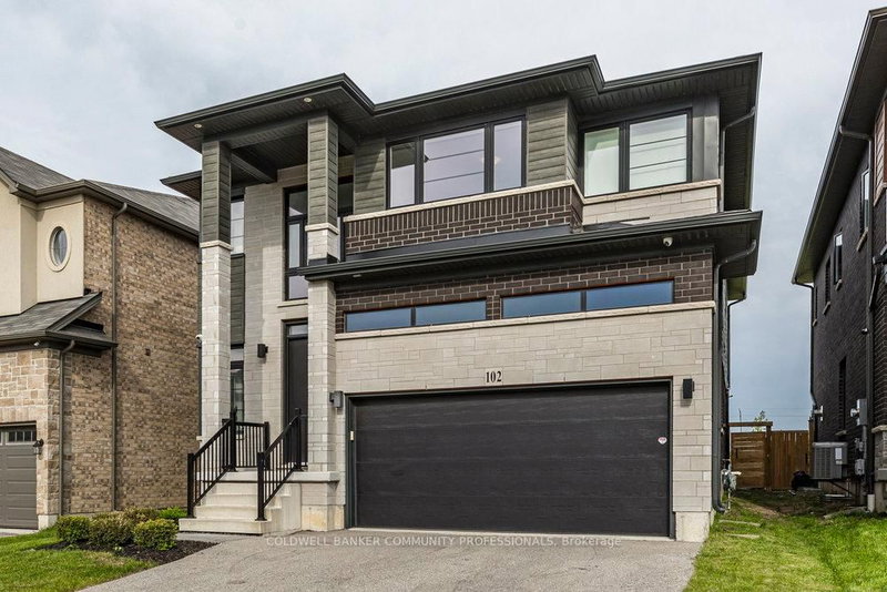 102 Greenwich Ave, Hamilton, L8J 0L6 | Image 2