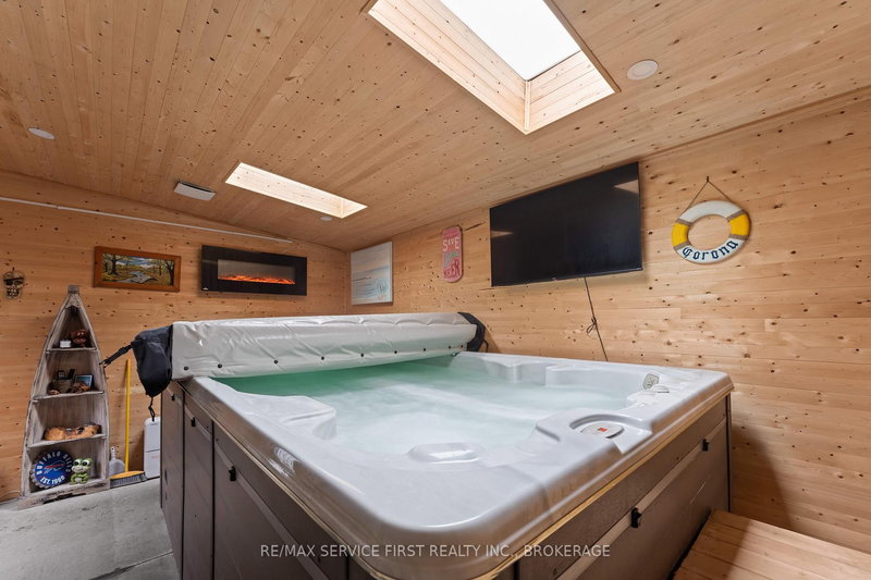 151 Kildare Ave, Loyalist, K7N 1Z9 | Image 2