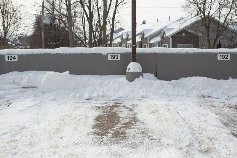 1002 - 55 Green Valley Dr, Kitchener, N2P 1Z6 | Image 2