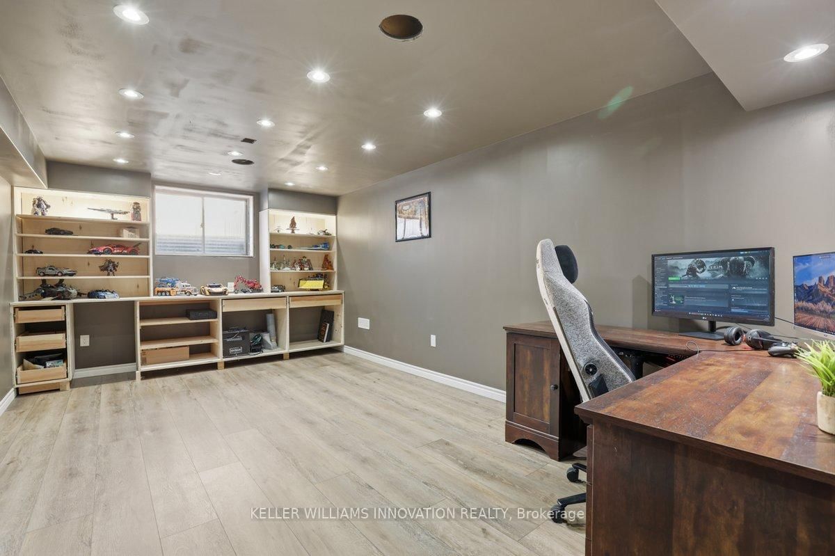 Detached House for sale at 18 Vic Chambers Place, Brant, Ontario, N3L 0E6 - Paris - MLS: X12936558