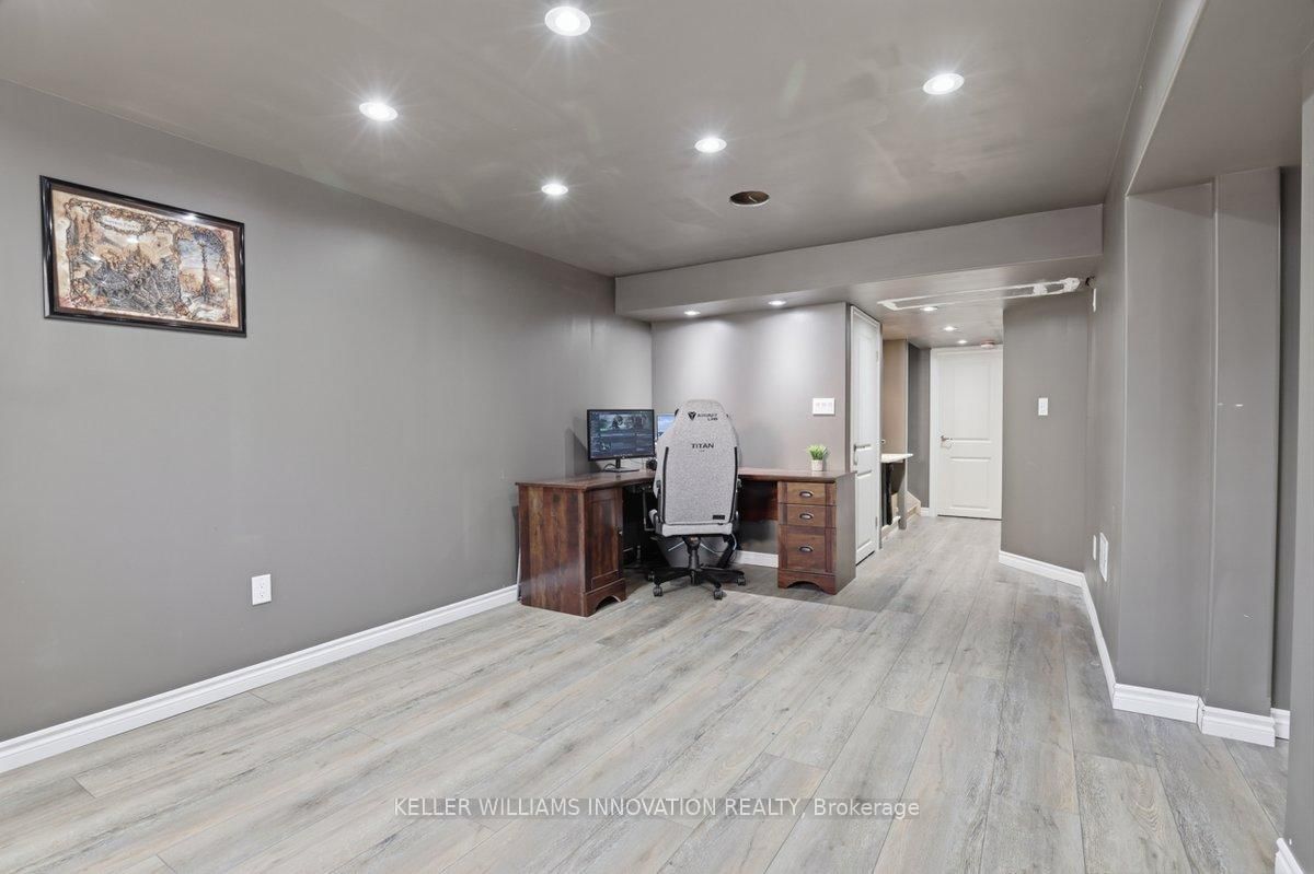 Detached House for sale at 18 Vic Chambers Place, Brant, Ontario, N3L 0E6 - Paris - MLS: X12936558