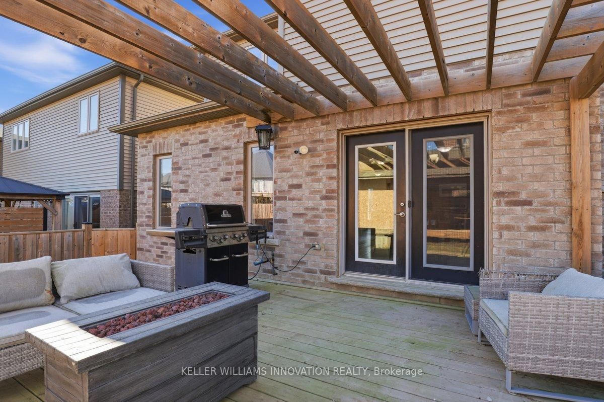 Detached House for sale at 18 Vic Chambers Place, Brant, Ontario, N3L 0E6 - Paris - MLS: X12936558