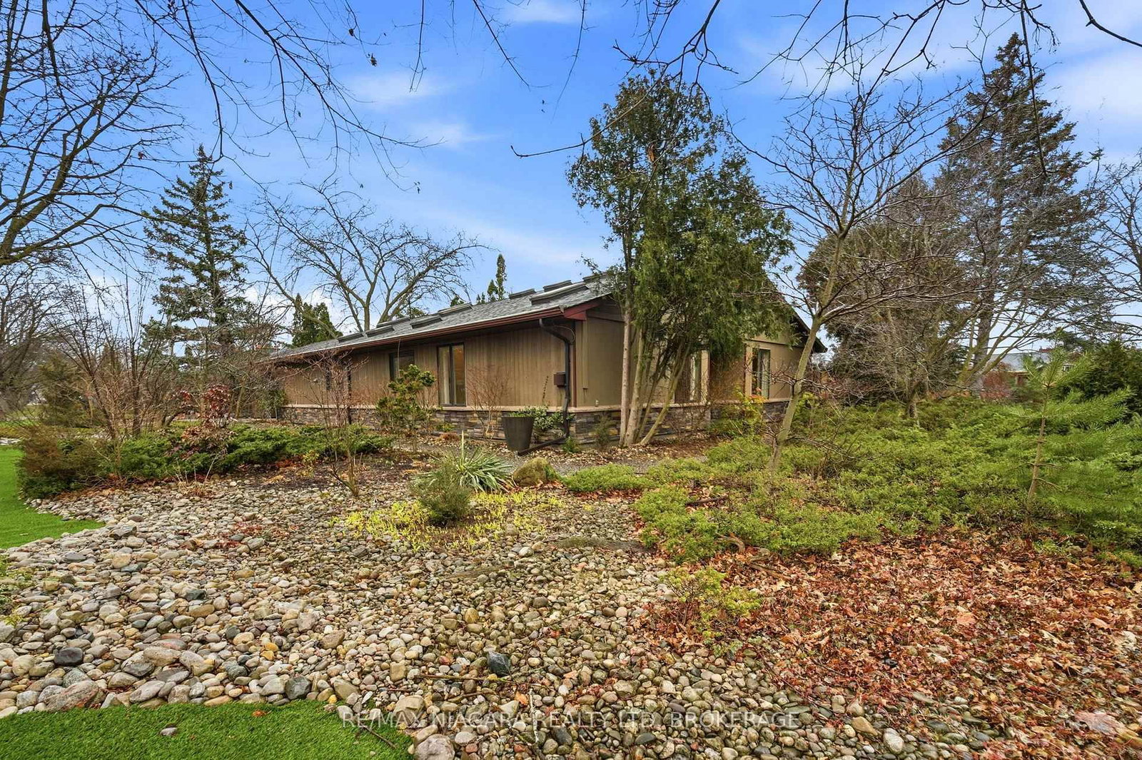 1 Springbank Drive - Photo 34