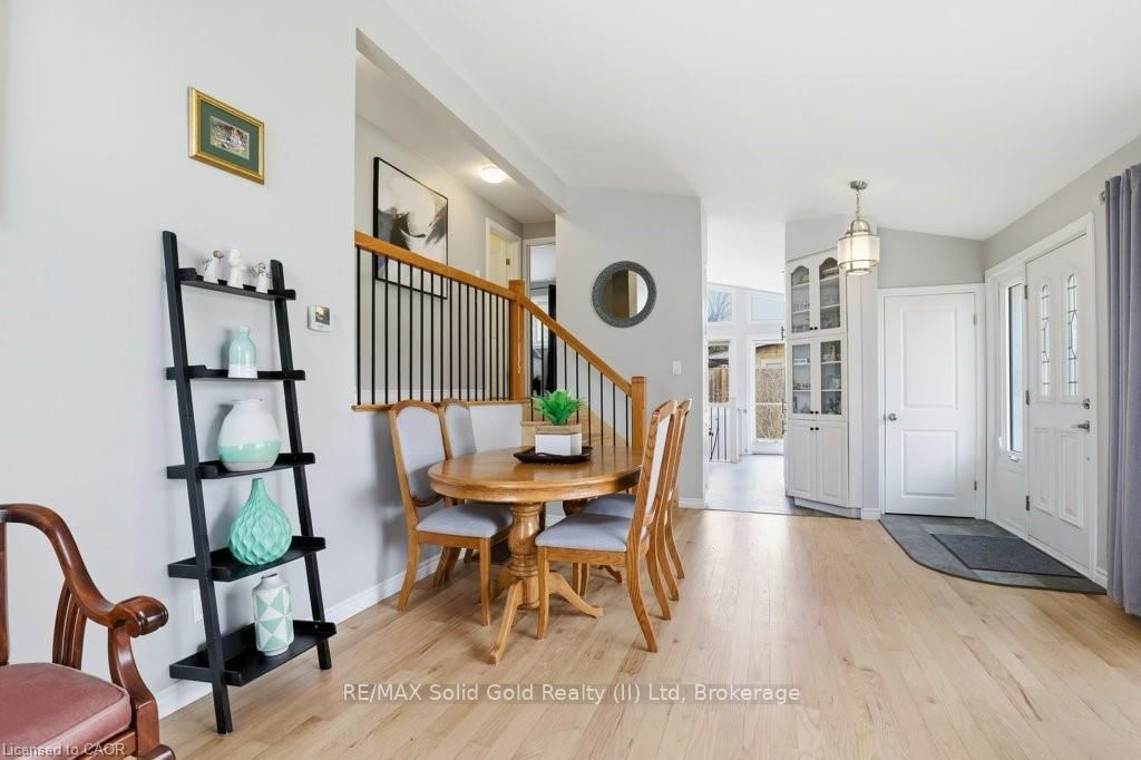 Listing Image 5