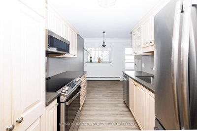 404-14 Norris Place, St. Catharines, Ontario image-0-4