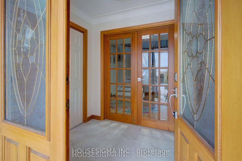 542 Rankin Cres, Kingston, K7M 7L4 | Image 2