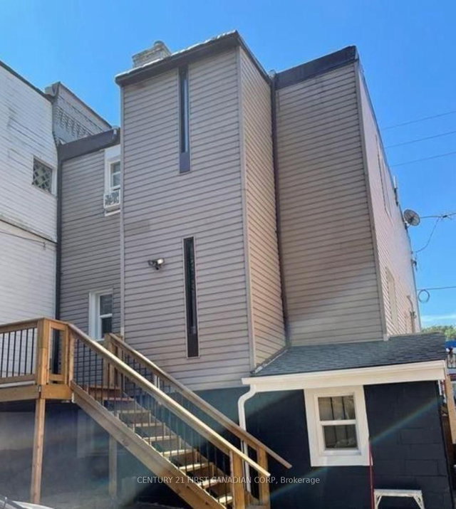 20 Adelaide Street S