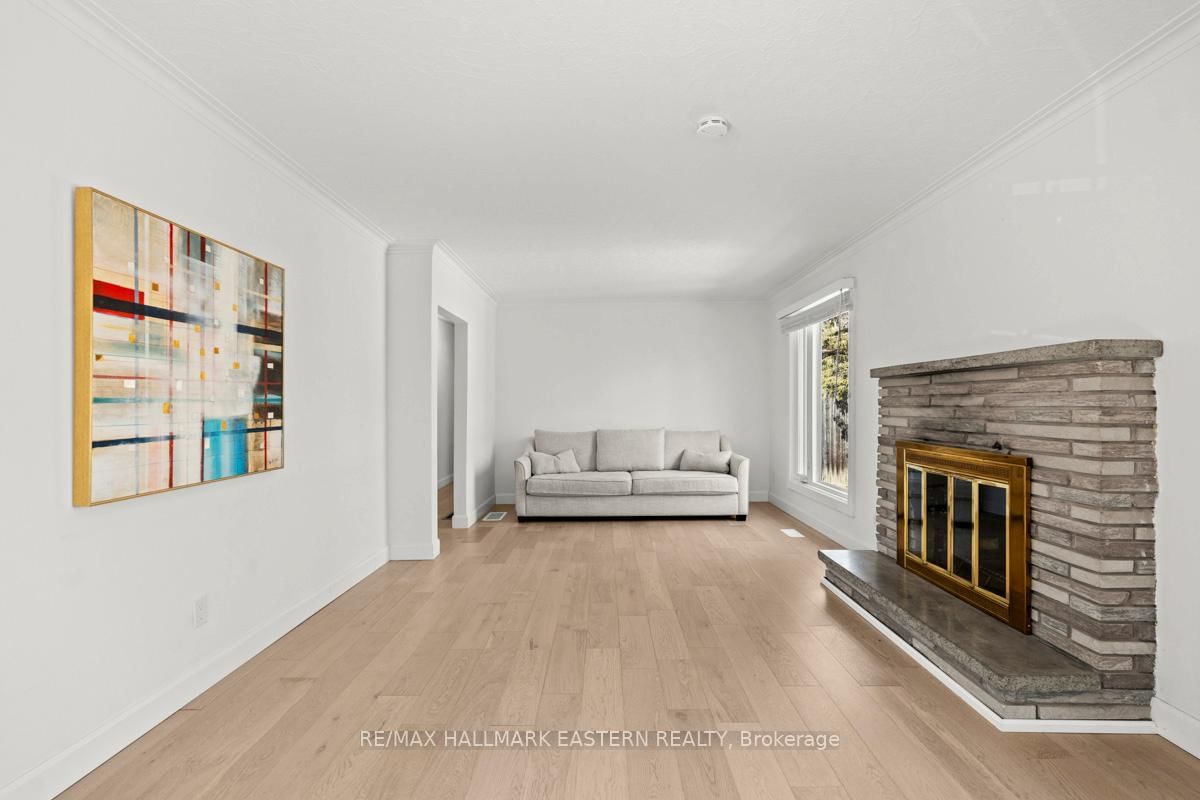 Detached House for sale at 5 Ferndale Avenue, Peterborough, Ontario, K9J 1L9 - Monaghan Ward 2 - MLS: X12937212