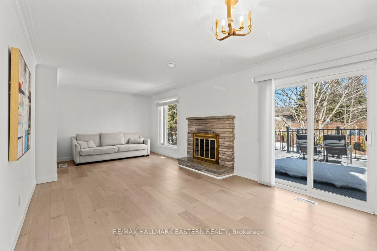 Detached House for sale at 5 Ferndale Avenue, Peterborough, Ontario, K9J 1L9 - Monaghan Ward 2 - MLS: X12937212