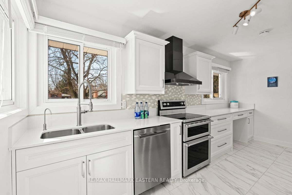 Detached House for sale at 5 Ferndale Avenue, Peterborough, Ontario, K9J 1L9 - Monaghan Ward 2 - MLS: X12937212