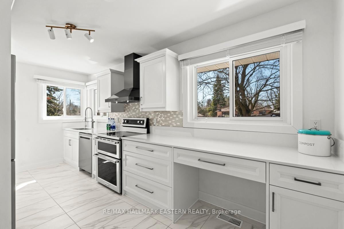 Detached House for sale at 5 Ferndale Avenue, Peterborough, Ontario, K9J 1L9 - Monaghan Ward 2 - MLS: X12937212