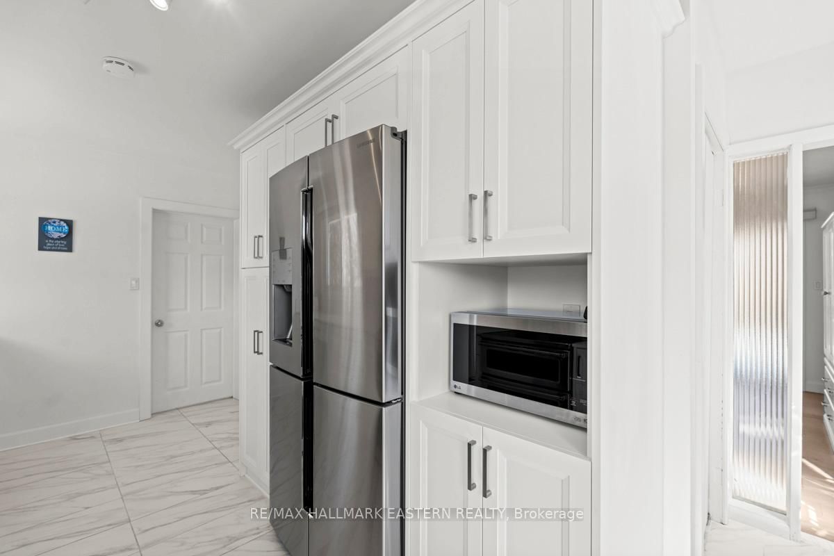 Detached House for sale at 5 Ferndale Avenue, Peterborough, Ontario, K9J 1L9 - Monaghan Ward 2 - MLS: X12937212