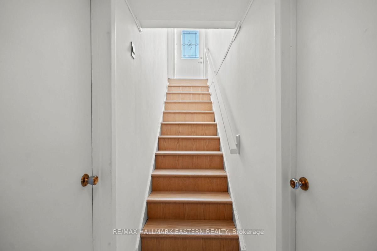 Detached House for sale at 5 Ferndale Avenue, Peterborough, Ontario, K9J 1L9 - Monaghan Ward 2 - MLS: X12937212