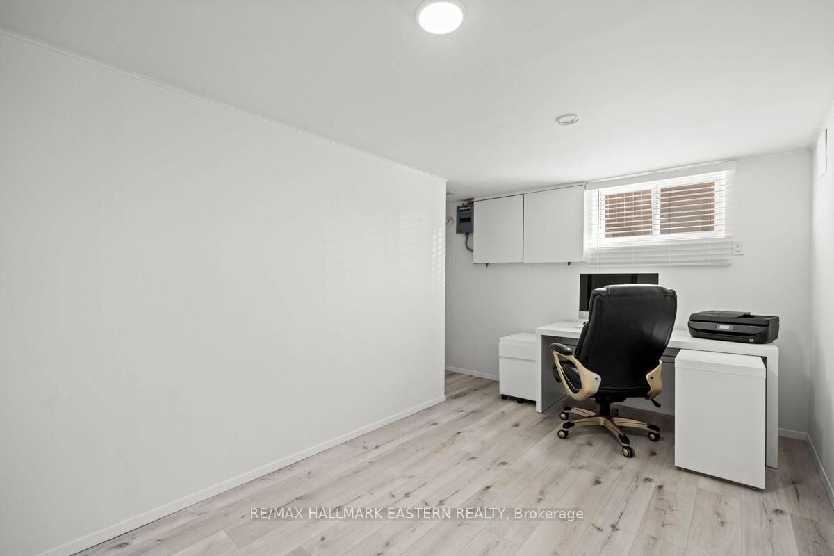 Detached House for sale at 5 Ferndale Avenue, Peterborough, Ontario, K9J 1L9 - Monaghan Ward 2 - MLS: X12937212