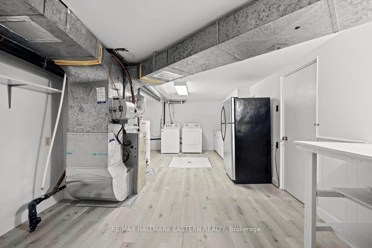 Detached House for sale at 5 Ferndale Avenue, Peterborough, Ontario, K9J 1L9 - Monaghan Ward 2 - MLS: X12937212