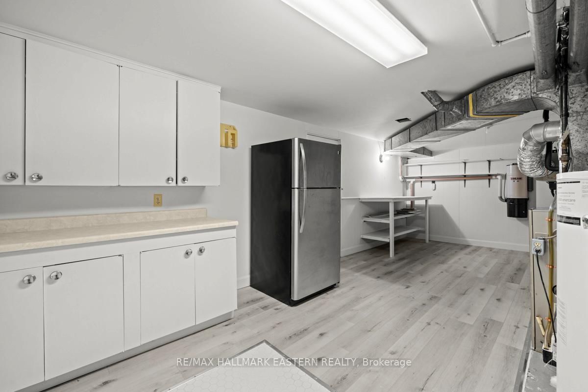 Detached House for sale at 5 Ferndale Avenue, Peterborough, Ontario, K9J 1L9 - Monaghan Ward 2 - MLS: X12937212