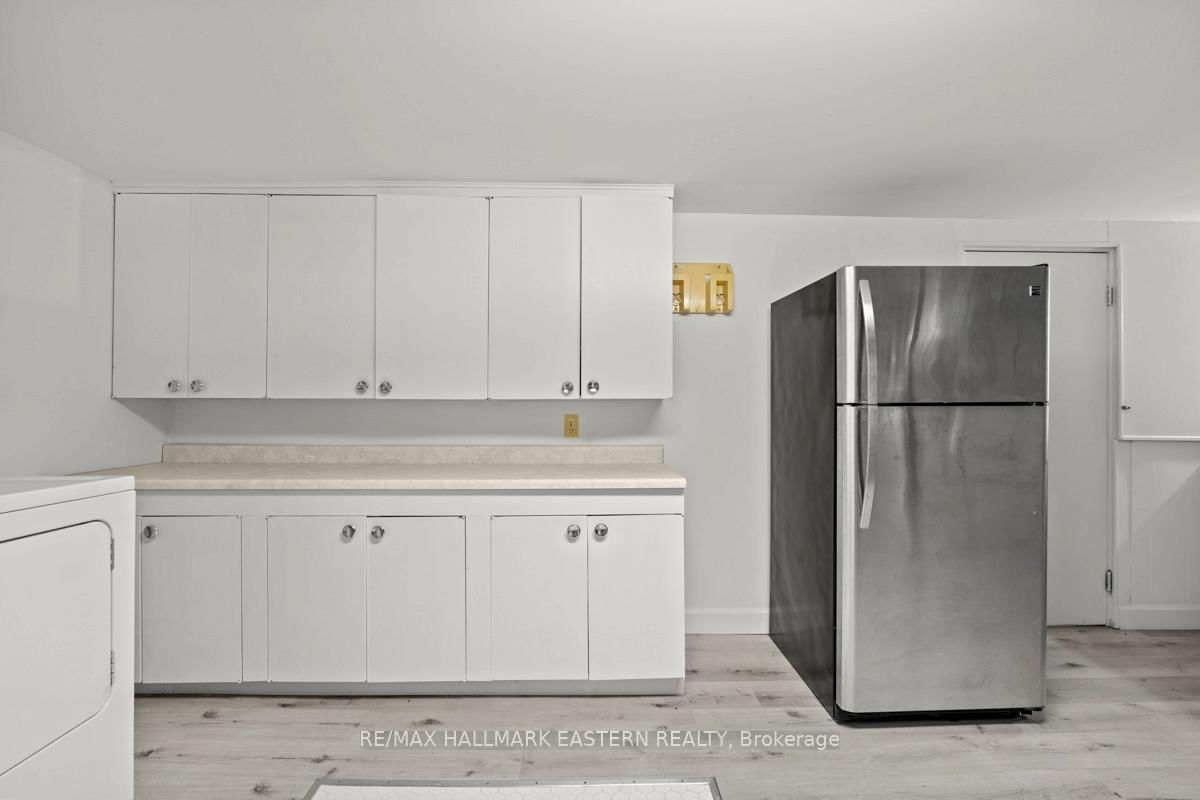 Detached House for sale at 5 Ferndale Avenue, Peterborough, Ontario, K9J 1L9 - Monaghan Ward 2 - MLS: X12937212