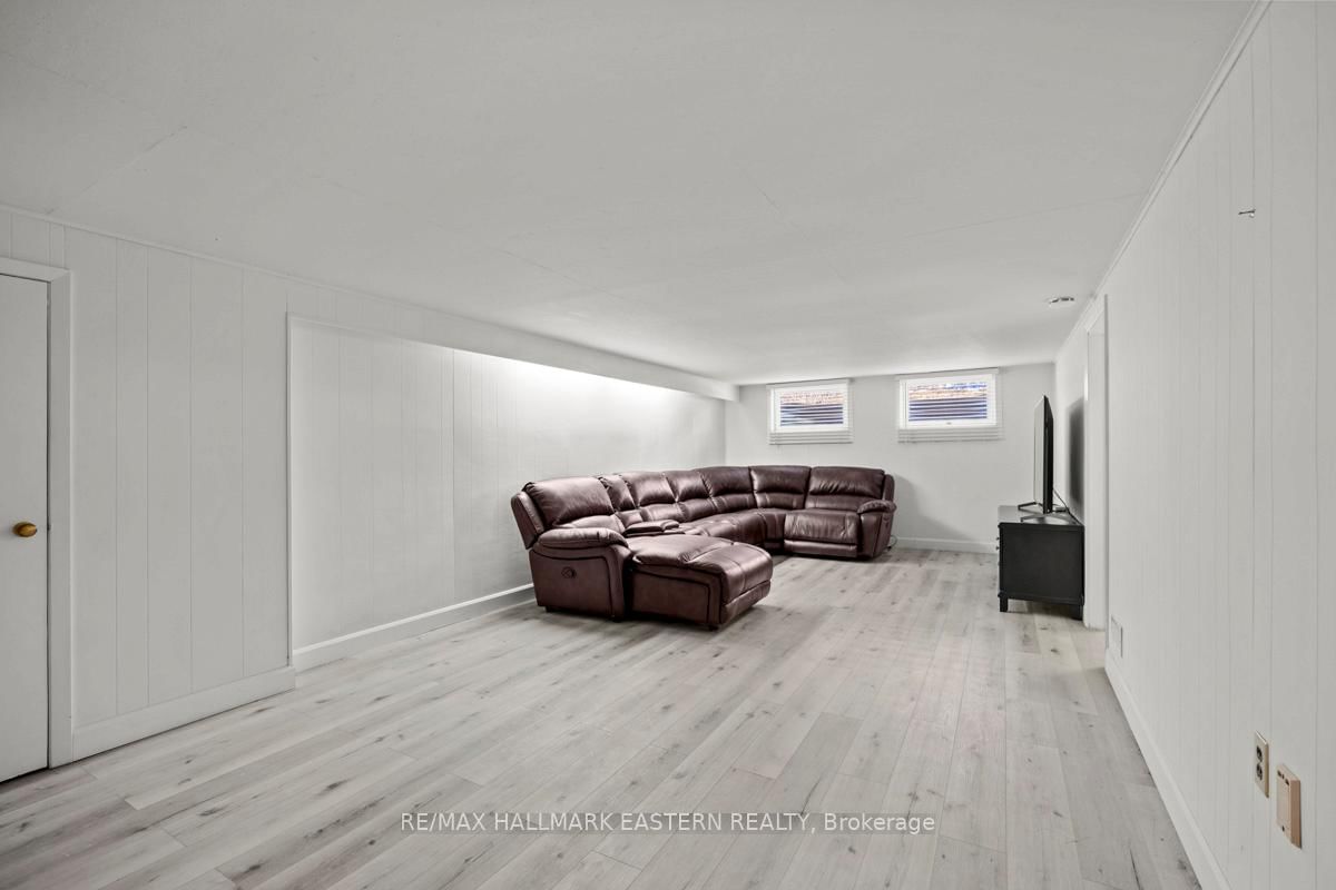 Detached House for sale at 5 Ferndale Avenue, Peterborough, Ontario, K9J 1L9 - Monaghan Ward 2 - MLS: X12937212