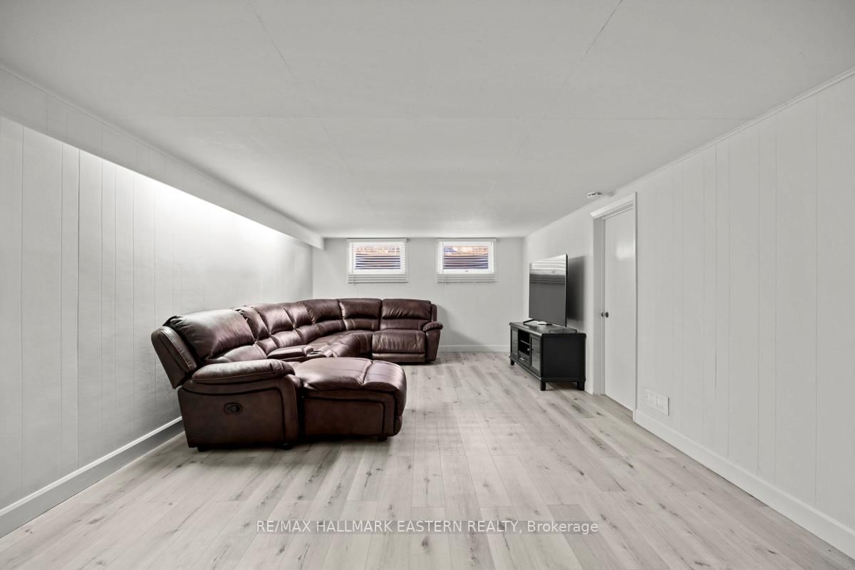 Detached House for sale at 5 Ferndale Avenue, Peterborough, Ontario, K9J 1L9 - Monaghan Ward 2 - MLS: X12937212