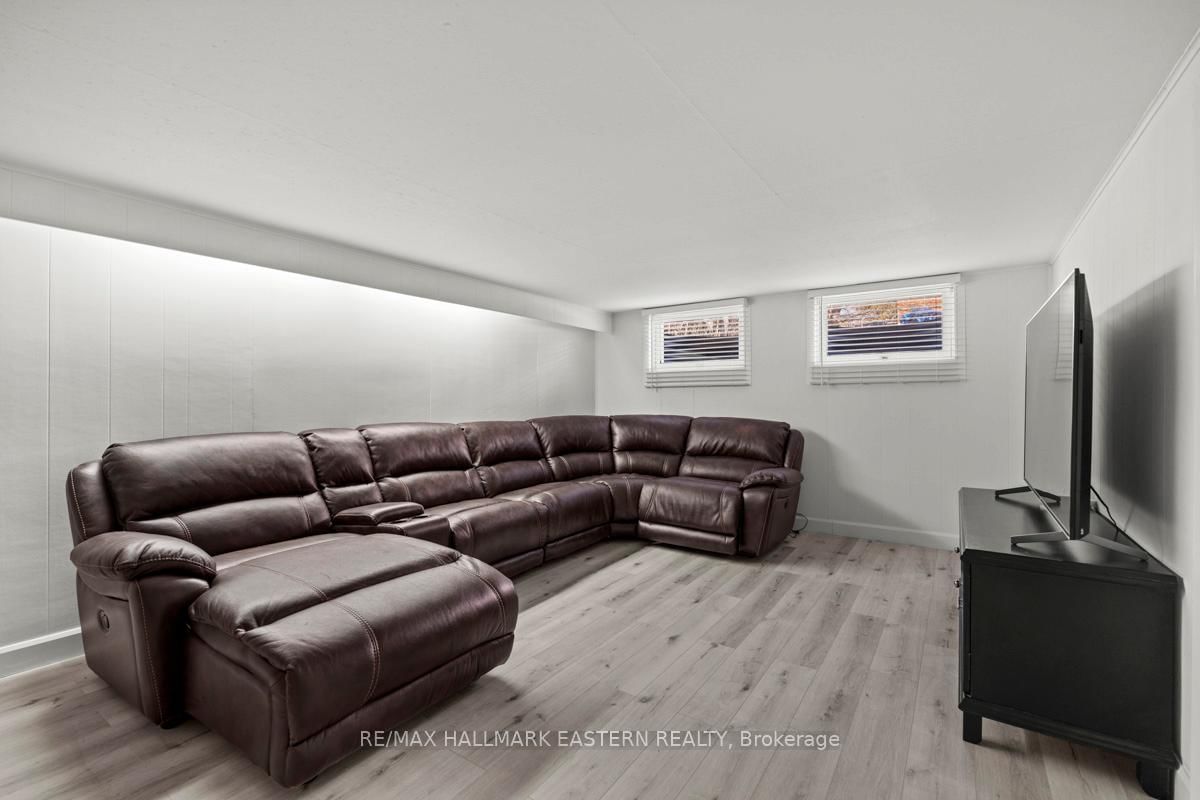 Detached House for sale at 5 Ferndale Avenue, Peterborough, Ontario, K9J 1L9 - Monaghan Ward 2 - MLS: X12937212