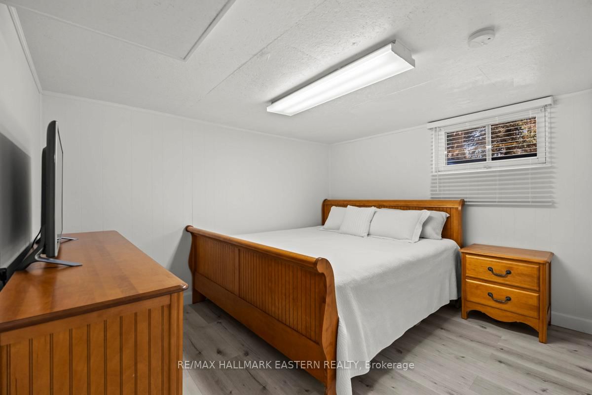 Detached House for sale at 5 Ferndale Avenue, Peterborough, Ontario, K9J 1L9 - Monaghan Ward 2 - MLS: X12937212