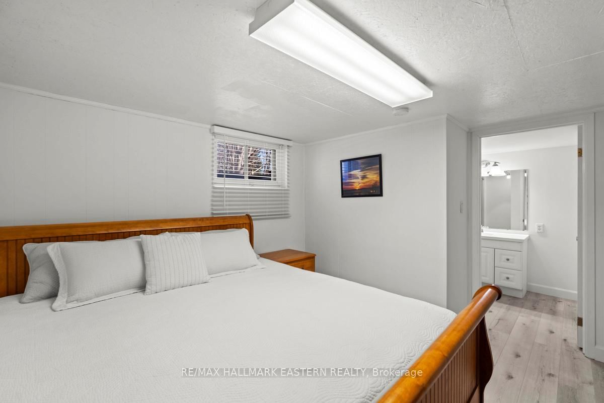 Detached House for sale at 5 Ferndale Avenue, Peterborough, Ontario, K9J 1L9 - Monaghan Ward 2 - MLS: X12937212