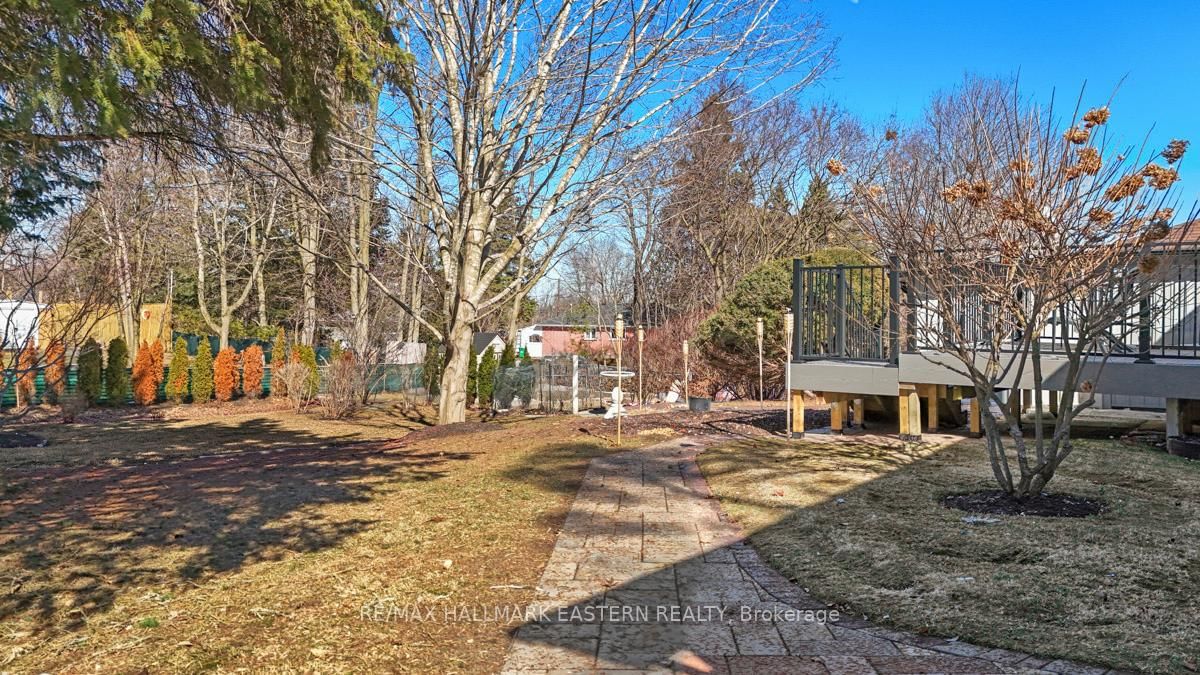 Detached House for sale at 5 Ferndale Avenue, Peterborough, Ontario, K9J 1L9 - Monaghan Ward 2 - MLS: X12937212