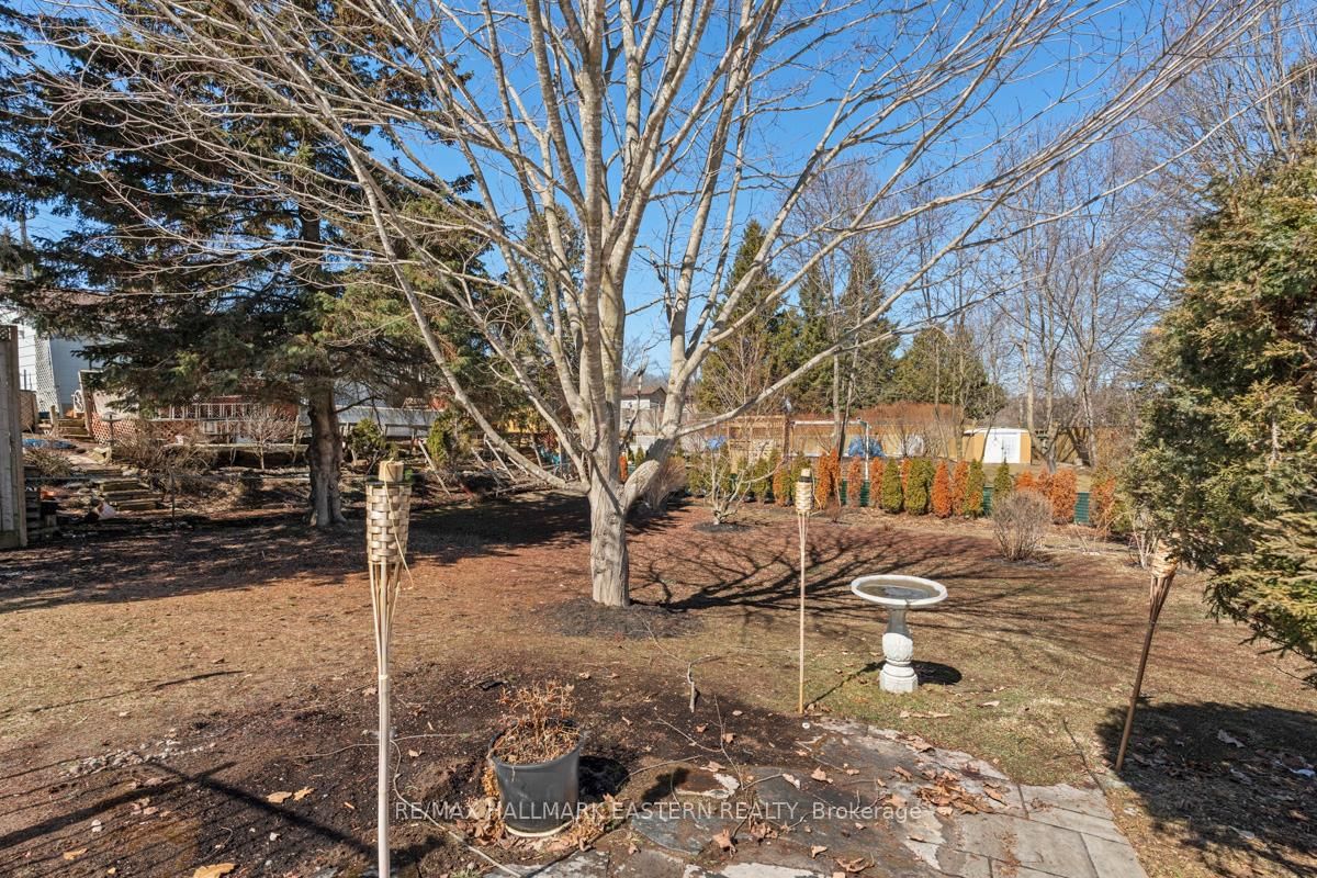 Detached House for sale at 5 Ferndale Avenue, Peterborough, Ontario, K9J 1L9 - Monaghan Ward 2 - MLS: X12937212