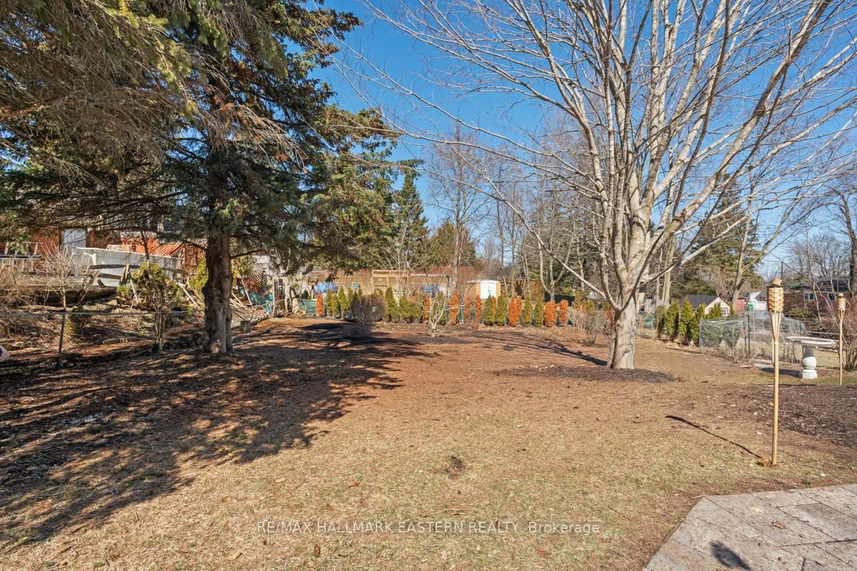 Detached House for sale at 5 Ferndale Avenue, Peterborough, Ontario, K9J 1L9 - Monaghan Ward 2 - MLS: X12937212