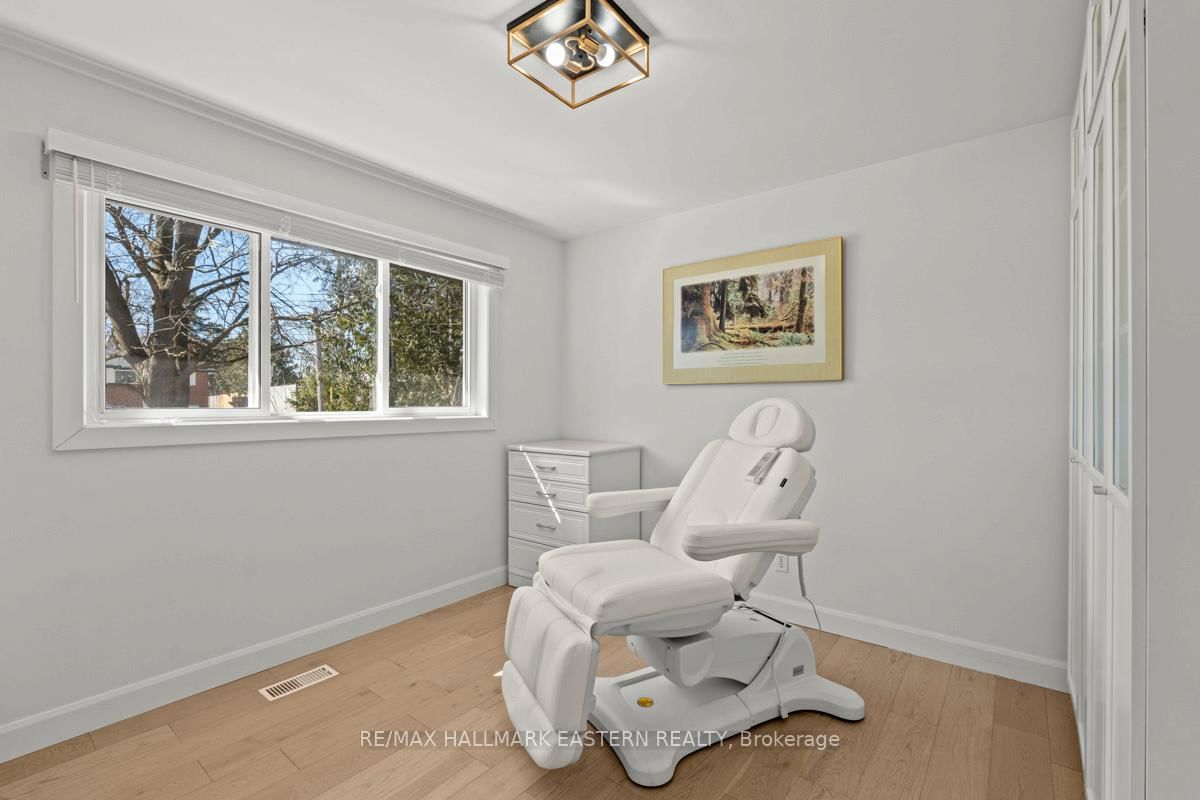 Detached House for sale at 5 Ferndale Avenue, Peterborough, Ontario, K9J 1L9 - Monaghan Ward 2 - MLS: X12937212