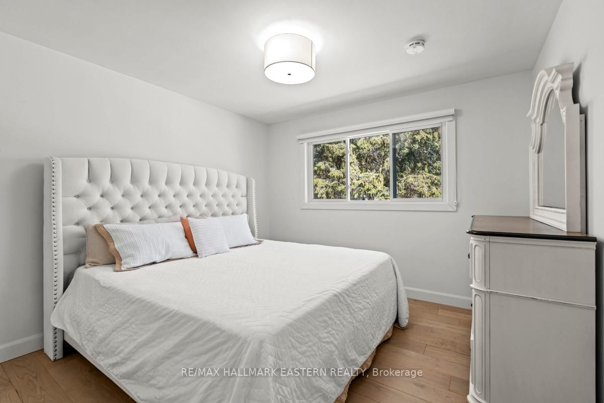 Detached House for sale at 5 Ferndale Avenue, Peterborough, Ontario, K9J 1L9 - Monaghan Ward 2 - MLS: X12937212