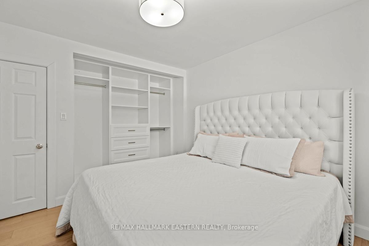 Detached House for sale at 5 Ferndale Avenue, Peterborough, Ontario, K9J 1L9 - Monaghan Ward 2 - MLS: X12937212