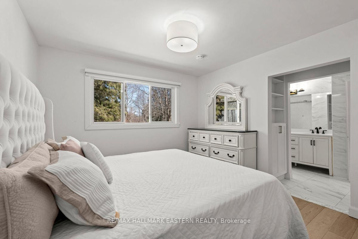 Detached House for sale at 5 Ferndale Avenue, Peterborough, Ontario, K9J 1L9 - Monaghan Ward 2 - MLS: X12937212