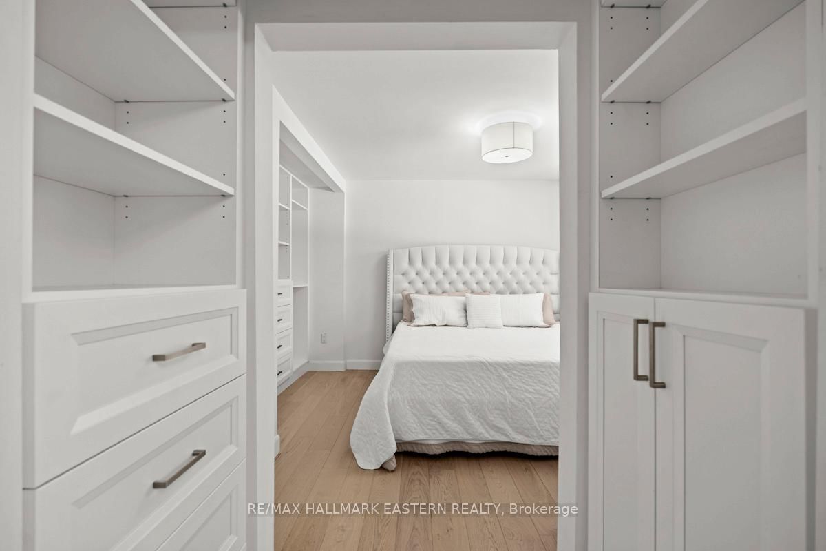 Detached House for sale at 5 Ferndale Avenue, Peterborough, Ontario, K9J 1L9 - Monaghan Ward 2 - MLS: X12937212