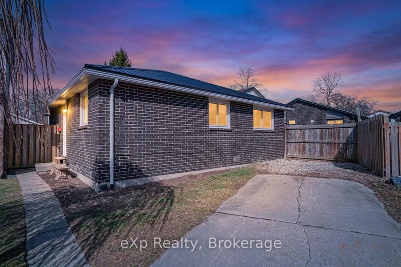 9190 Blencarn Crt, Windsor, N8S 4L3 | Image 2