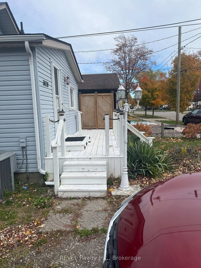 3828 Roxborough Avenue