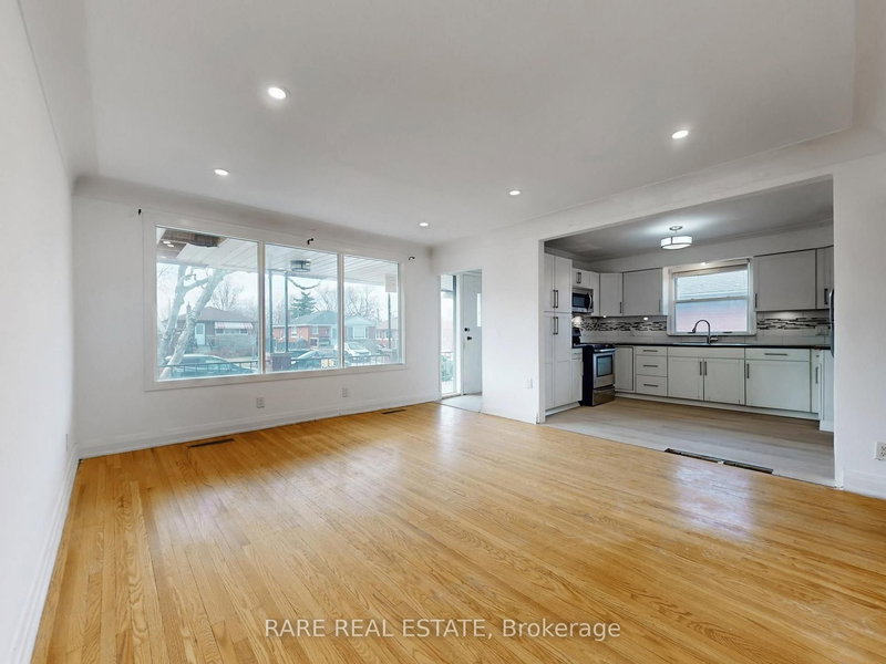 home for lease on Main-359 East 42nd Street