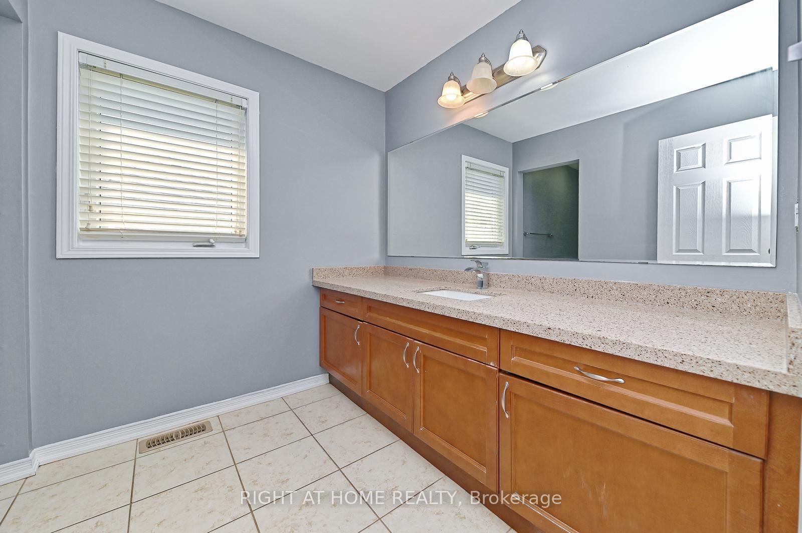 292 Falling Green Crescent - Photo 17