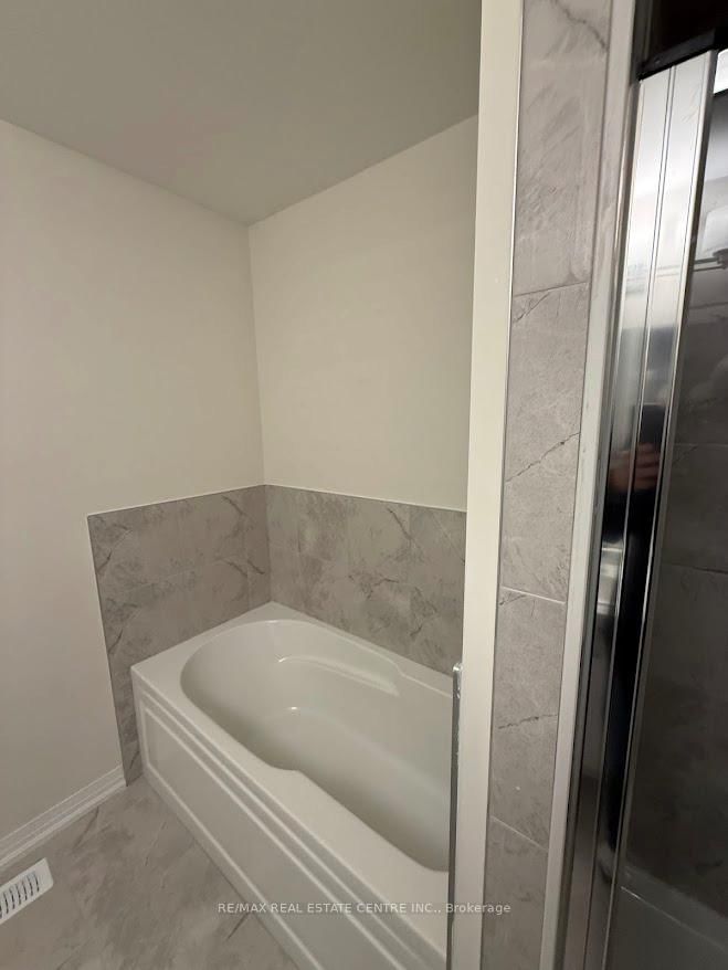 660 Colborne Street W, Unit 13 - Photo 21