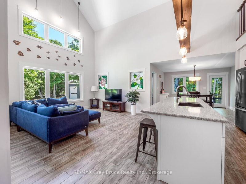 110 Maple Golf Cres, Northern Bruce Peninsula, N0H 2R0 | Image 3