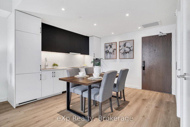 306 - 741 King Street W